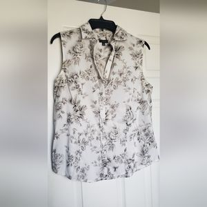 Talbots Wrinkle Resistant Floral Sleeveless Buttondown Blouse